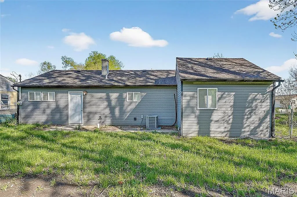 4 bed, 1200 sqft, $1,595 — Photo 2