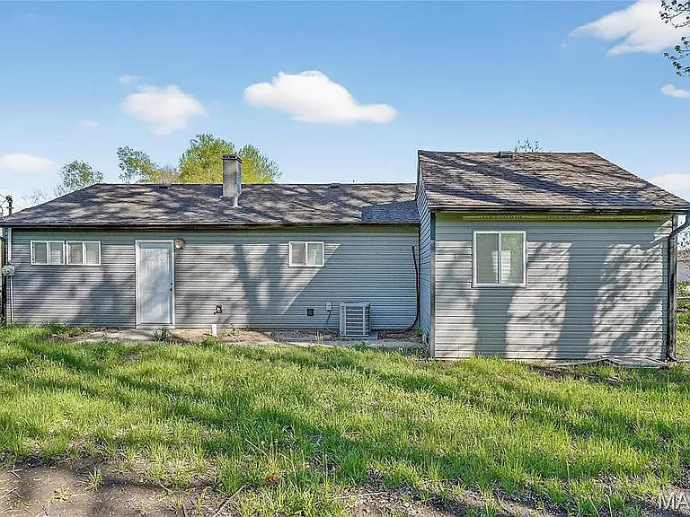 2412 Mousette Ln — Photo 2
