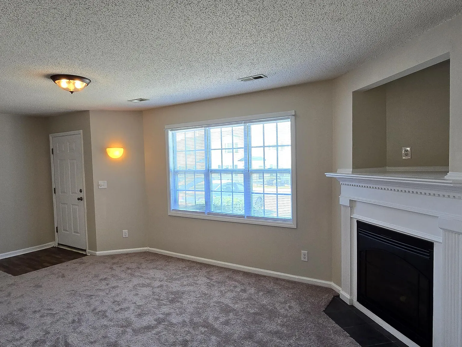 3 bed, 2.5 bath, 1453 sqft, $1,295 — Photo 4