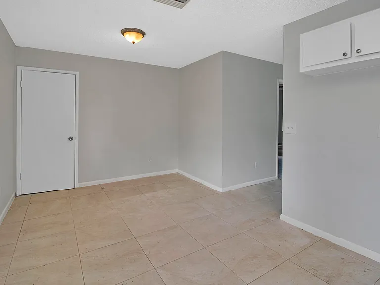 3040 Martin Ave — Photo 18