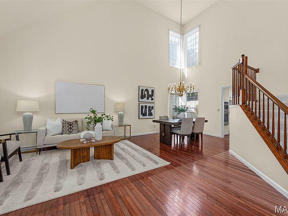 3rd image of 1009 Cambridge Way Dr
