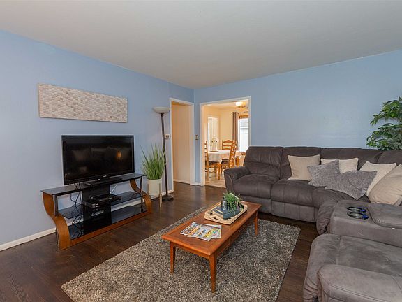 5th image of 50650 Bristol Ave