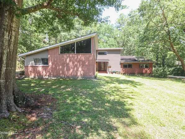 6113 Juniper Dr, Vancleave, MS 39565