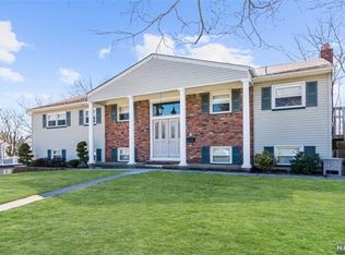28 Pilgrim Way, Wayne, NJ 07470