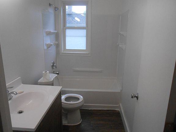 4th image of 1439 Kemble Ave