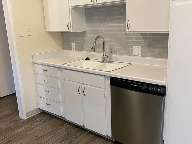 1155 E 200 S — Photo 2