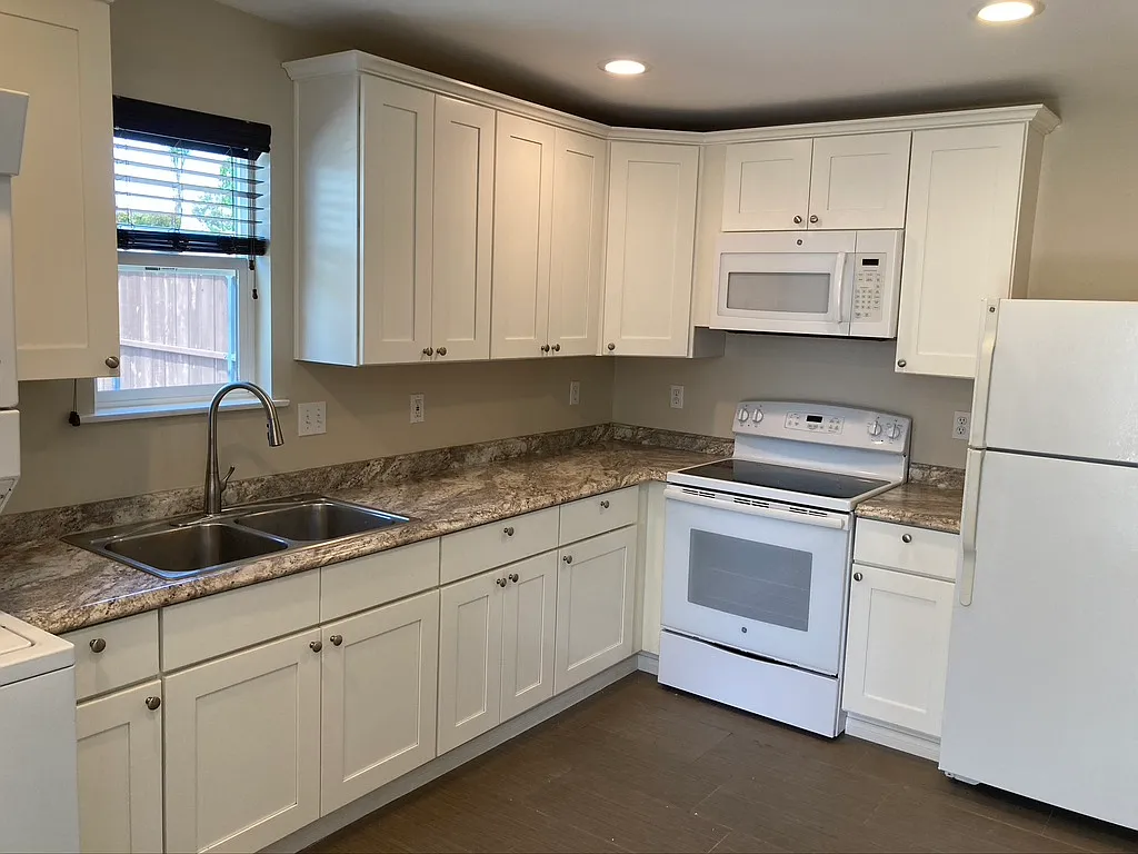 1 bed, 400 sqft, $2,200 — Photo 1