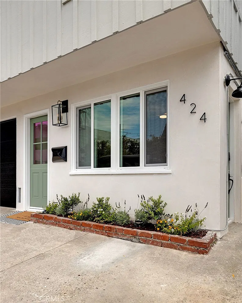 2 bed, 870 sqft, $7,950 — Photo 3