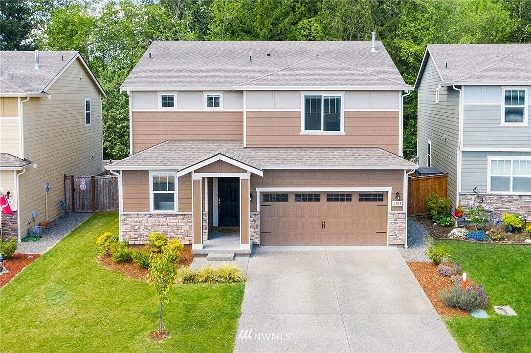 Beautifully Maintained 2016-Built Home in a Quiet Community — Photo 3