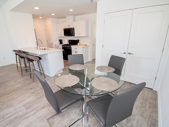 4th image of 626 E 4th St #204-6