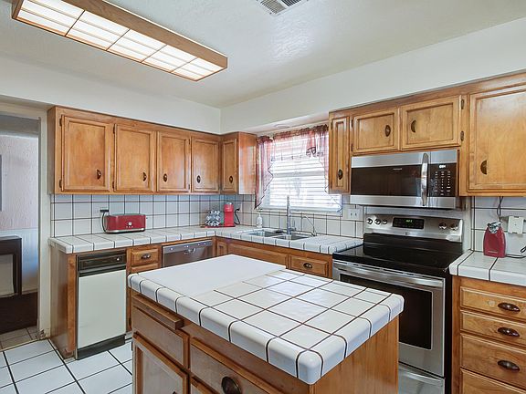 4th image of 13219 E Avenue W