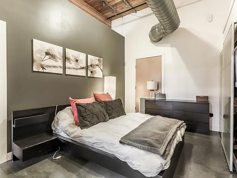 210 W 5th St #201 — Photo 8