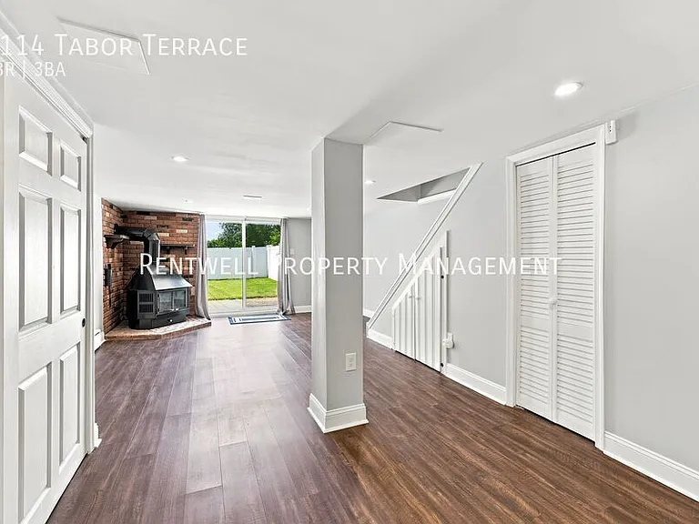 1114 Tabor Ter — Photo 13