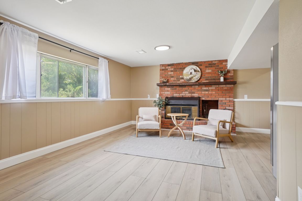 W 28th St-S1607-017.jpg