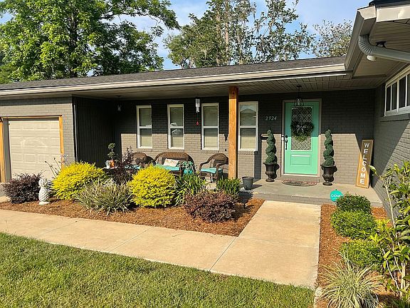 2nd image of 2924 W Manor Dr
