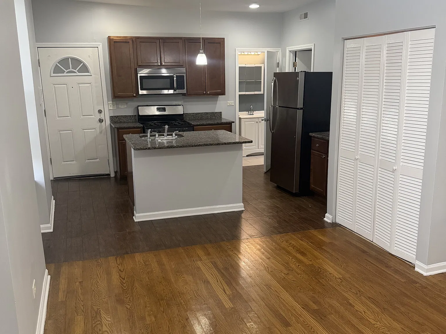 6045 South Rhodes Avenue - 1 — Photo 1