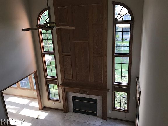 3rd image of 3004 Wisteria Ln