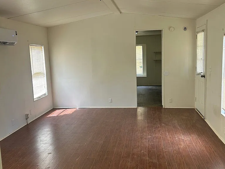 116 Drive 1593 — Photo 6