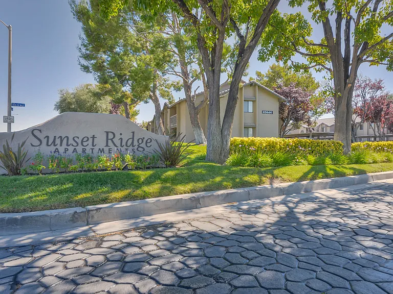 Sunset Ridge Apartments — Photo 5