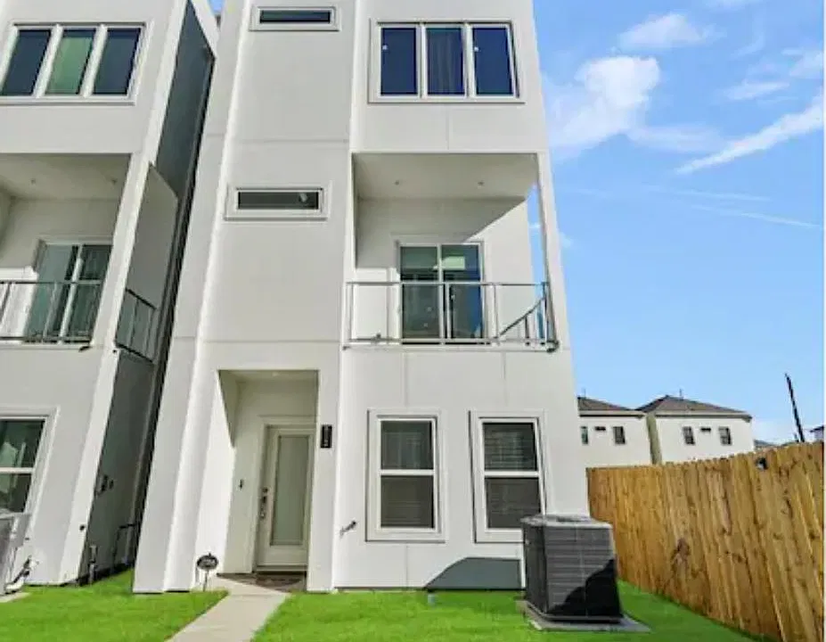 Front view of this brand-new contemporary luxury 3-story townhouse located in the heart of houston.