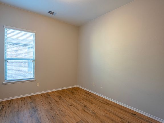 4th image of 1605 Lake Pine Dr