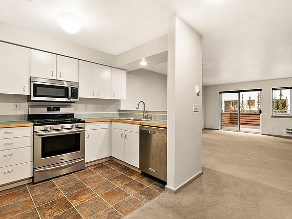 4th image of 6823 Oswego Pl NE #202