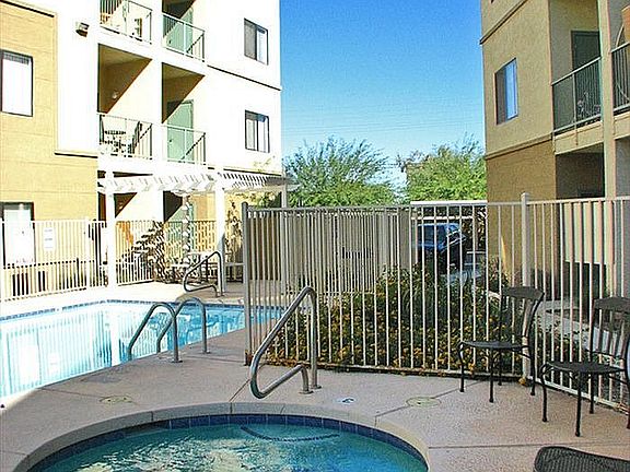 Rancho Cielo, Pool
