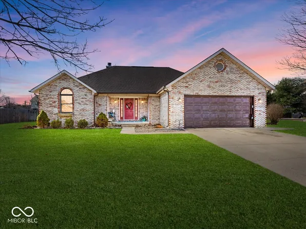 1027 Summerway Dr, Shelbyville, IN 46176