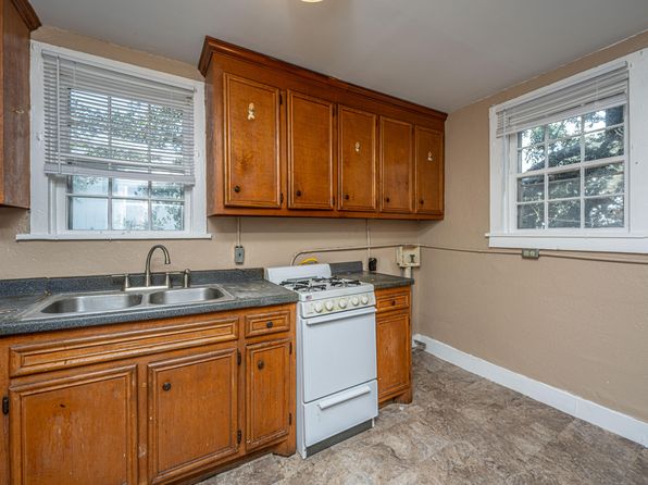 charleston-south-carolina-440949264 picture