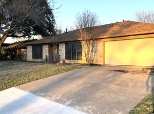 1904 Hurstview Dr, Hurst, TX 76054