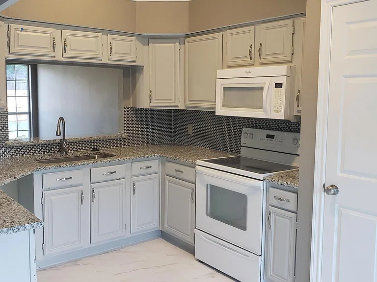 1408 Dudley Dr — Photo 5