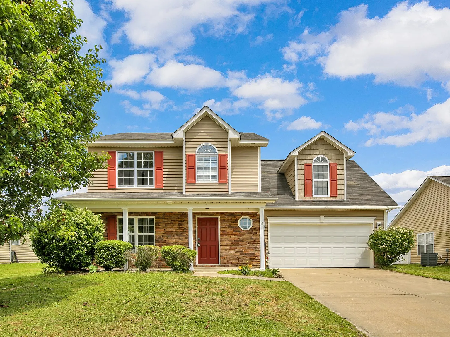 4 bed, 2.5 bath, 1917 sqft, $2,250 — Photo 1