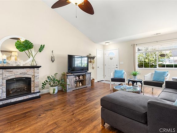 3rd image of 32 Camberwell Ct
