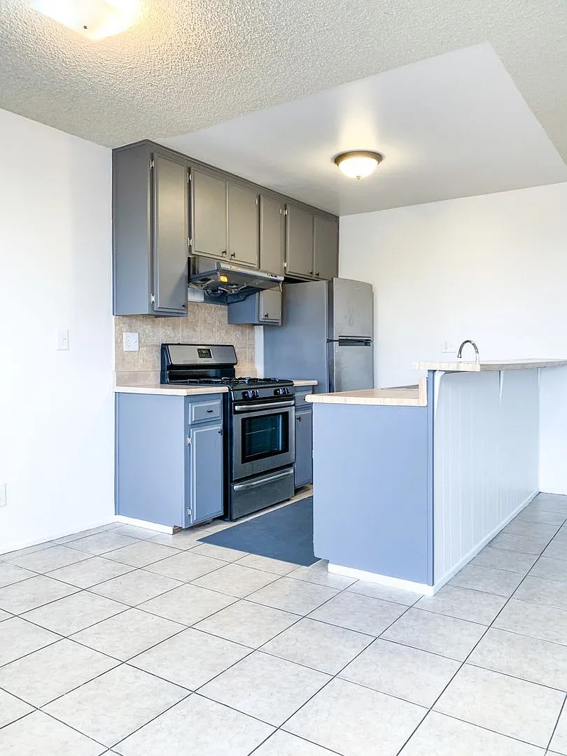 450 N Coronado Ter — Photo 4