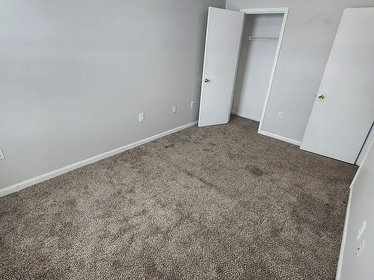 Castlewood Apartments - Huntsville, AL — Photo 11
