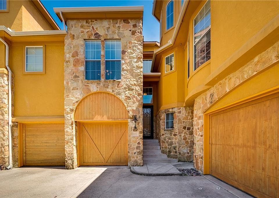 1st image of 2655 Venice Dr Unit 5