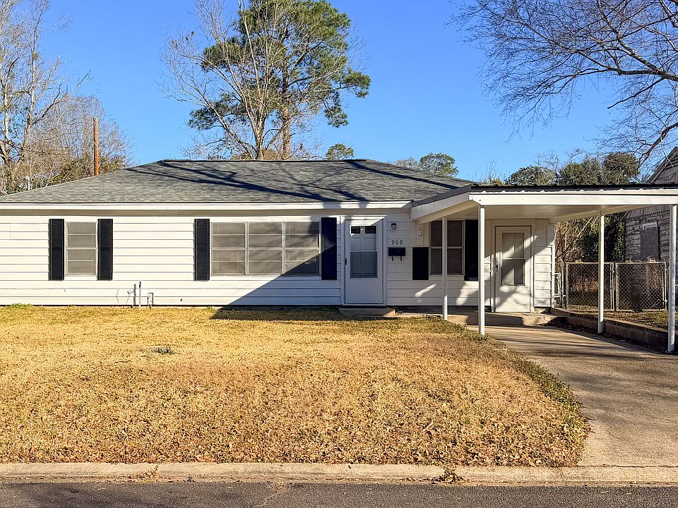 1st image of 909 Lake Court Dr