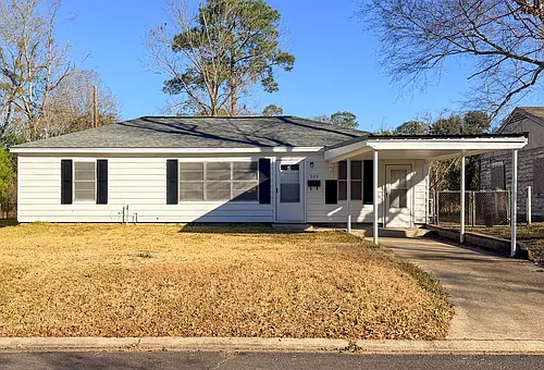 909 Lake Court Dr Photo 1