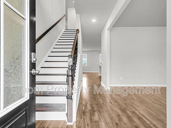 5th image of 227 Shortmarsh St