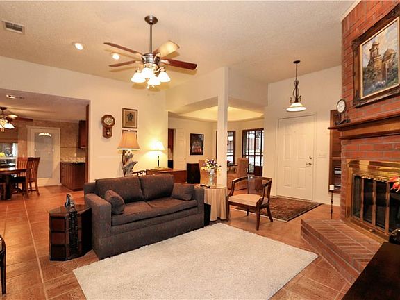 2nd image of 2065 Camelot Dr