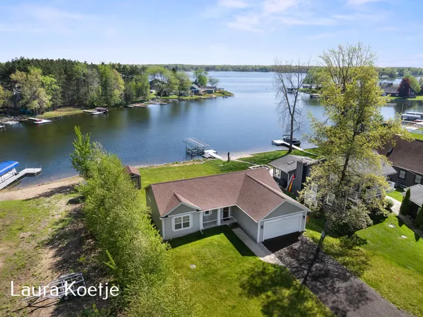 8768 Navaho Trl, Howard City, MI 49329