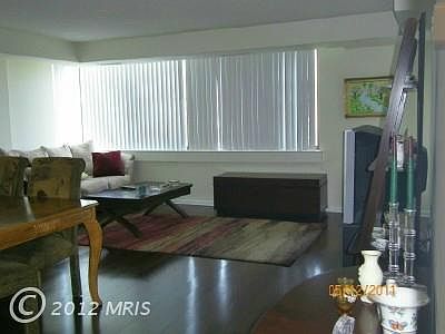 3rd image of 10101 Grosvenor Pl APT 1015