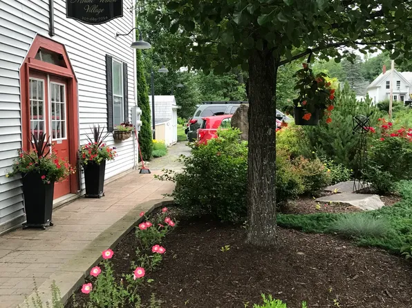 313 Pond Rd APT 4, Mount Vernon, ME 04352