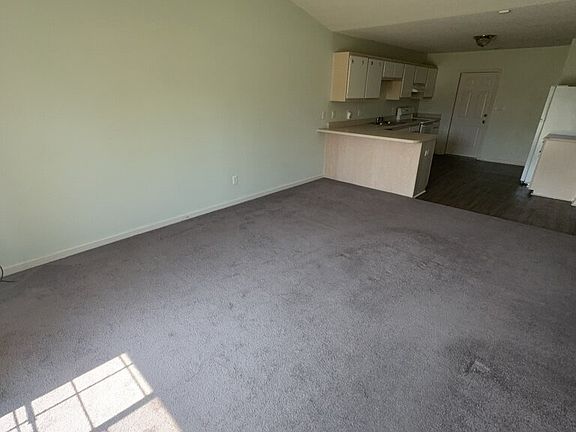3rd image of 106 Charlton Rd
