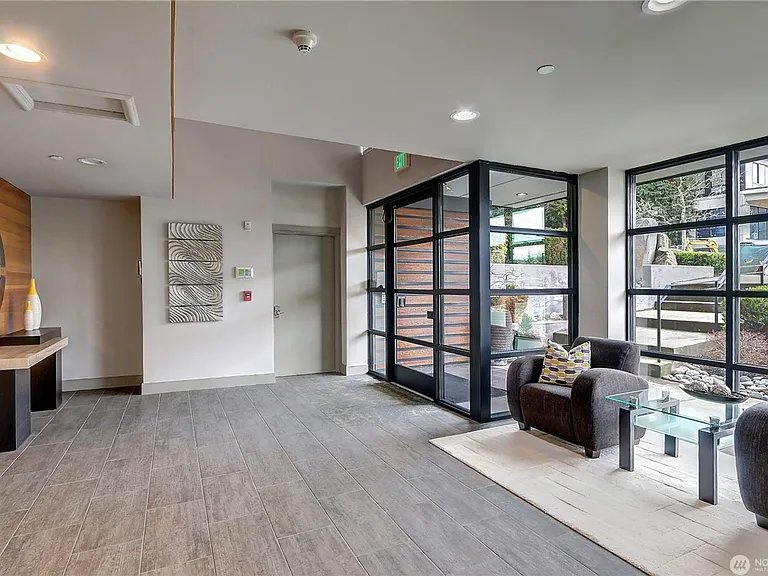 302 5th Ave #103 — Photo 3