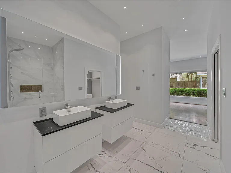 2206 Saxon Dr — Photo 25