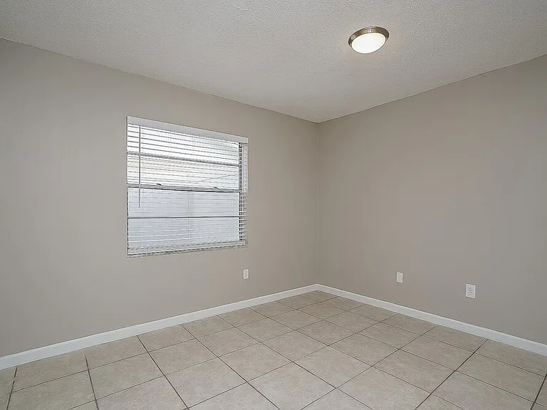 1070 Bridlewood Way — Photo 13