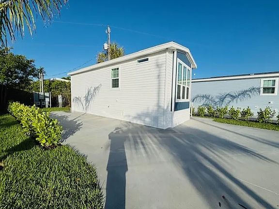 4th image of 326 Marie Ln #326