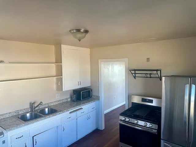 2 bed, 750 sqft, $2,745 — Photo 2