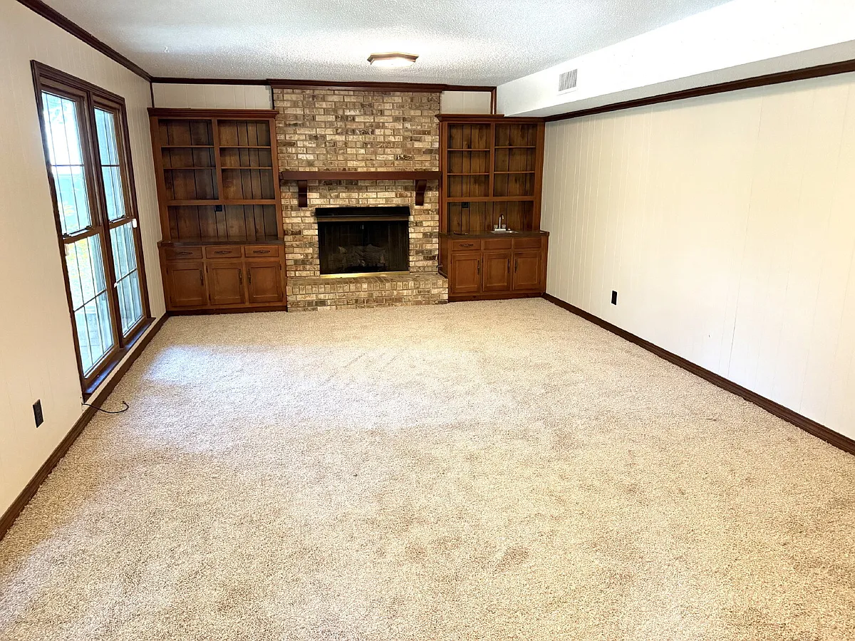 Building Photo - 6605 Chimney Top Dr S